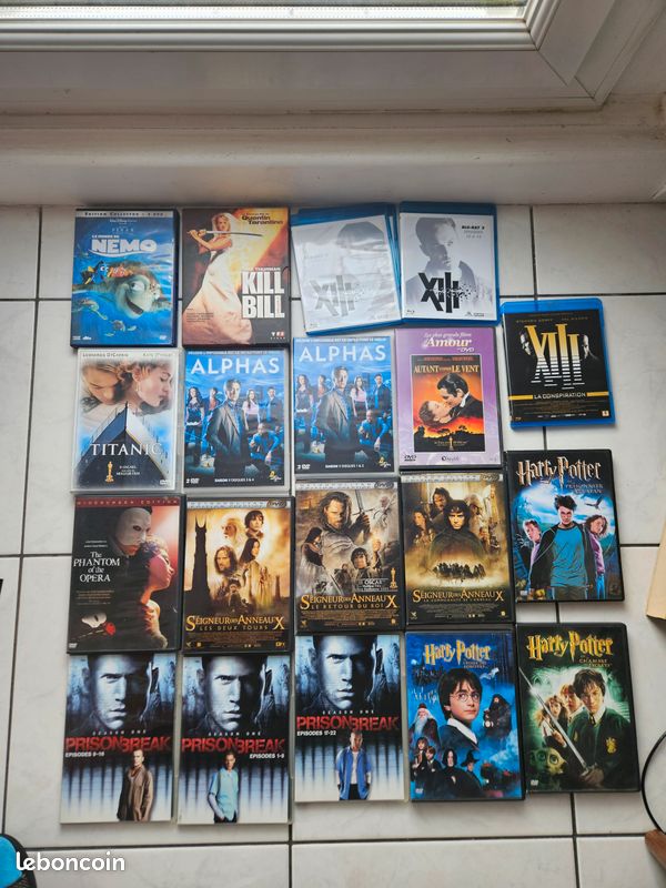 Un lot de 22 DVd (image 1)