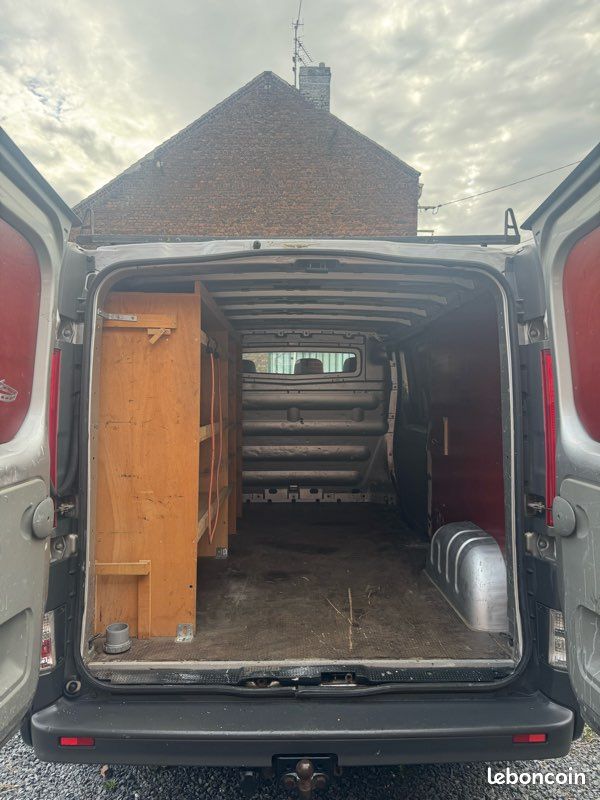 ⭐ Opel Vivaro L2H1 – 2.0 CDTI 115 ch – Climatisation – Attelage – 135 000 km – Révisé & Garanti ⭐ (image 4)
