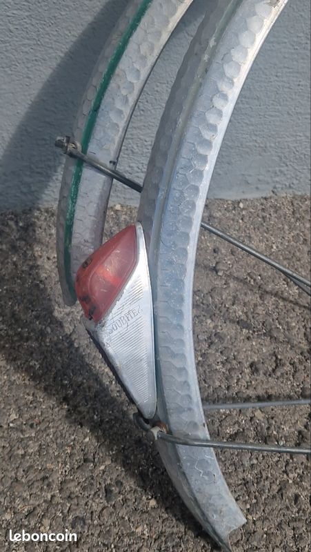 garde boue avant martelé de vélo ancien LE MARTELE Lefol 650B