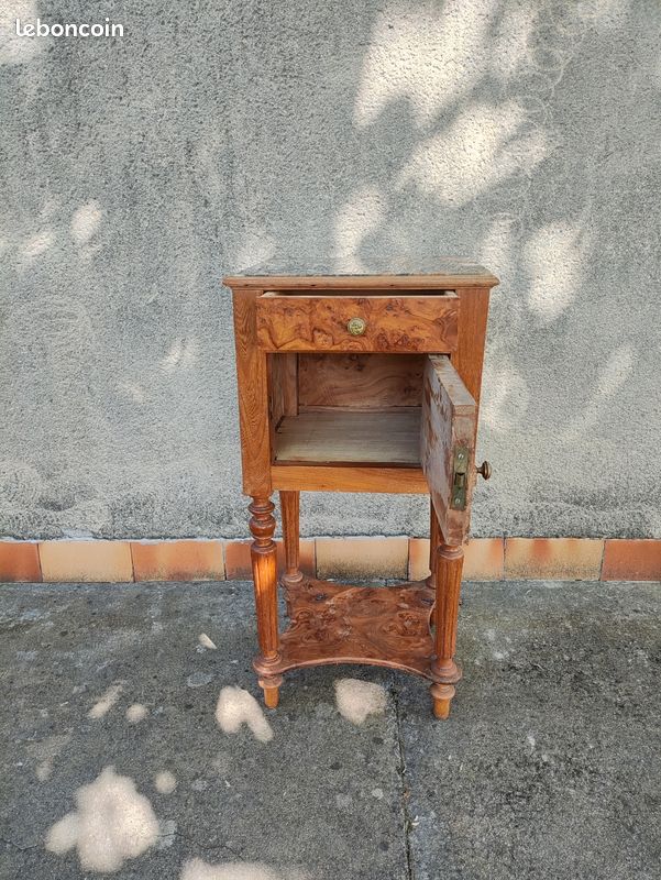 Table chevet en merisier (image 2)