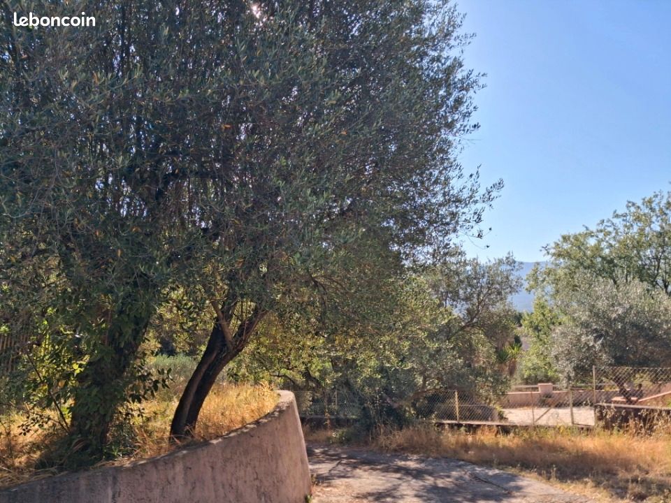 Terrain 716 m² Pignans · 154 000 €