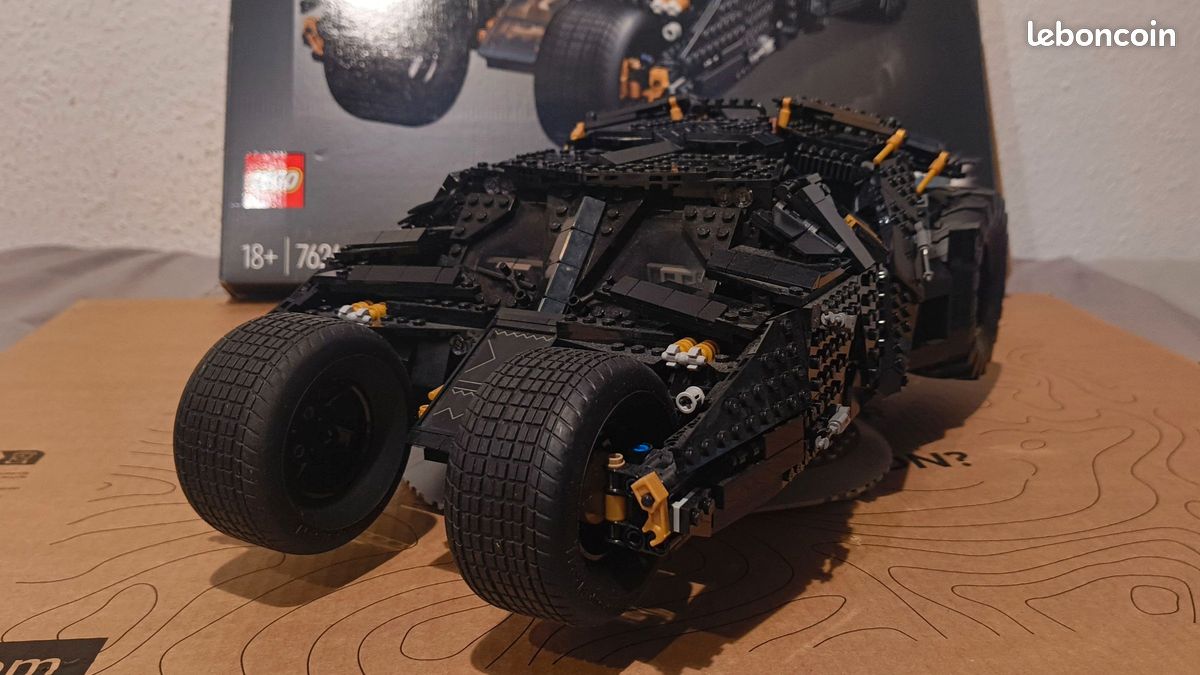 LEGO Batman Tumbler - #76240 (image 2)