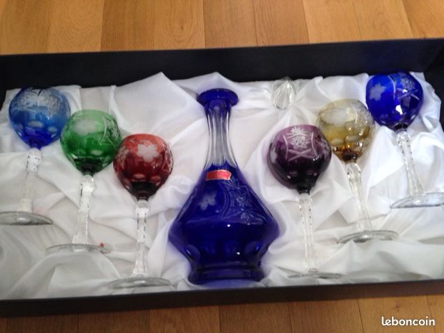 6 Verres et 1 carafe en cristal taillés (image 1)