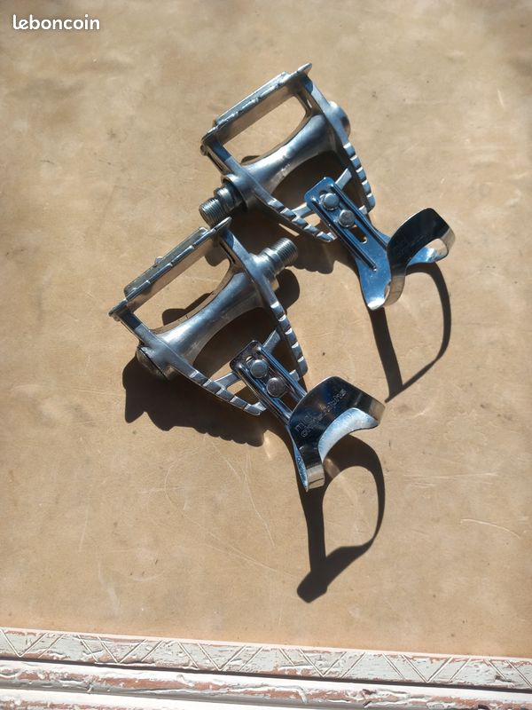 Pedals Pedales Maillard 700 et cale-pieds Christophe Special