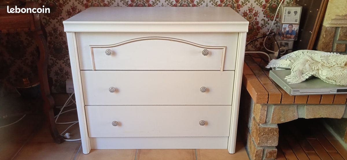 Commode (image 1)