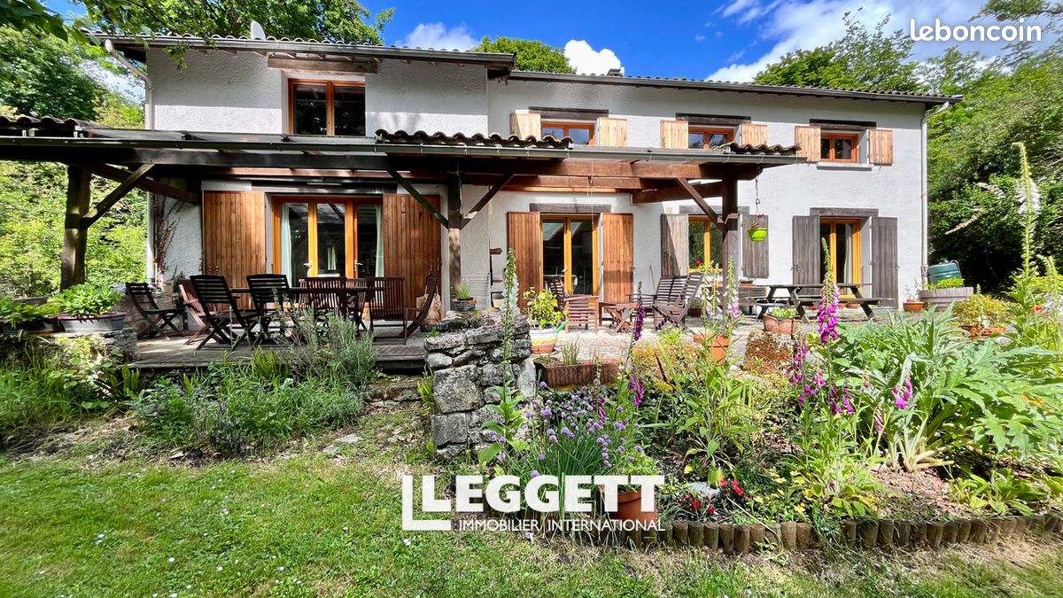 Maison 15 pièces 323 m² · à Jonzac · 323 m² · 420 000 €