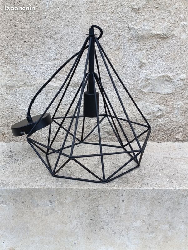 Lustre noir (image 1)