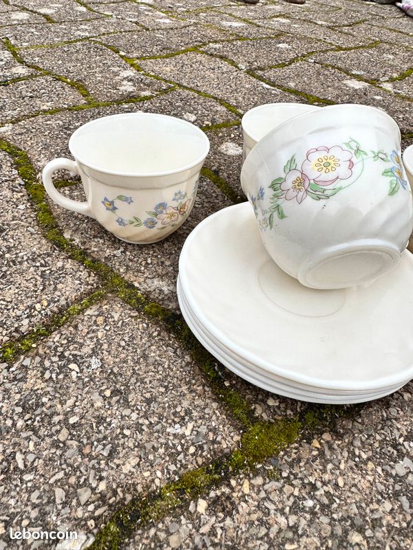Service de 8 pièces composé de 4 tasses et 4 sous-tasses (image 2)