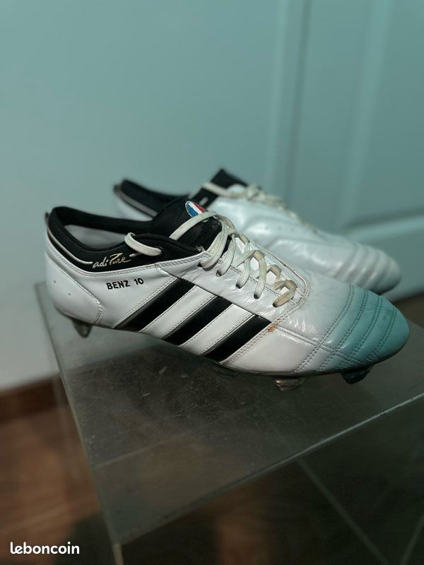 Paire de crampons portés par Karim Benzema Collection