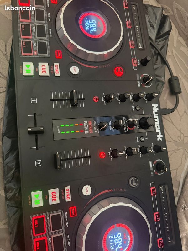 Je vends mon contrôleur Dj NUMARK MIX TRACK PLATINUM (image 1)