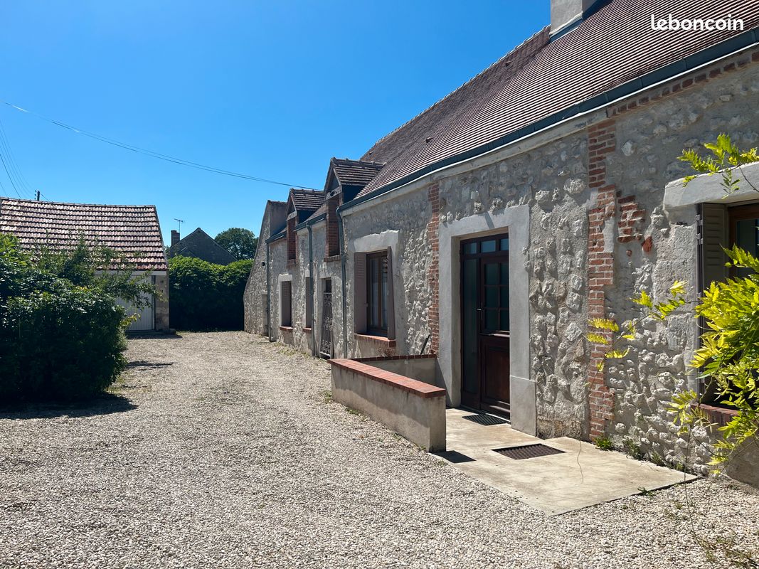 Maison 8 pièces 209 m² · à Saint-Ay · 209 m² · 395 000 €