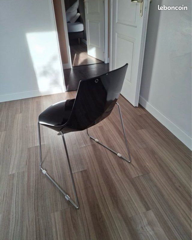 1 chaise noire laquée (image 3)