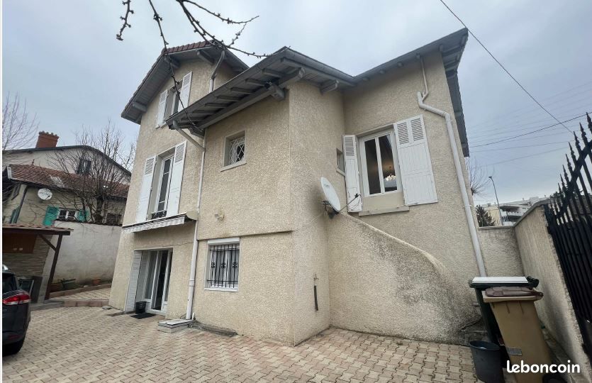 Maison 6 pièces 122 m² · à Décines-Charpieu · 122 m² · 1 800 €