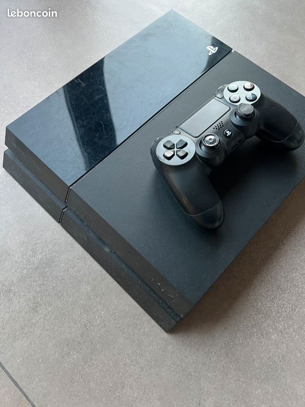 PlayStation 4 (image 1)