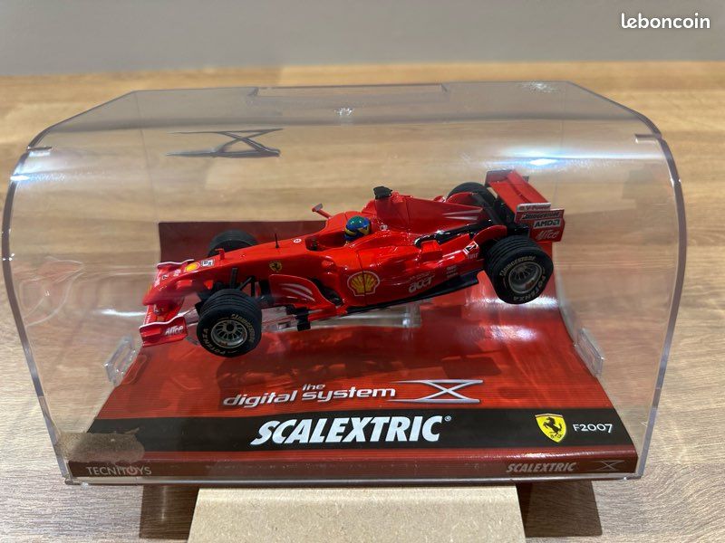 Voiture Slot Scalextric Digital système Formule 1 Ferrari (image 1)