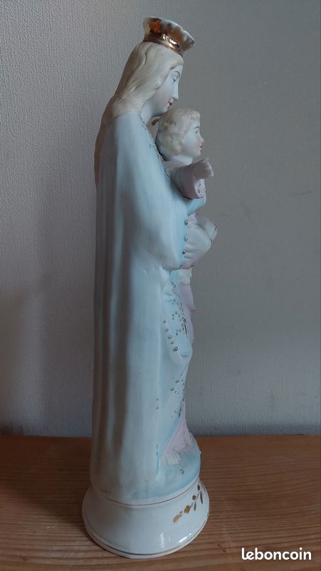 Statuette en Biscuit de Porcelaine Bourgeoise Style XIX  - Label Emmaüs