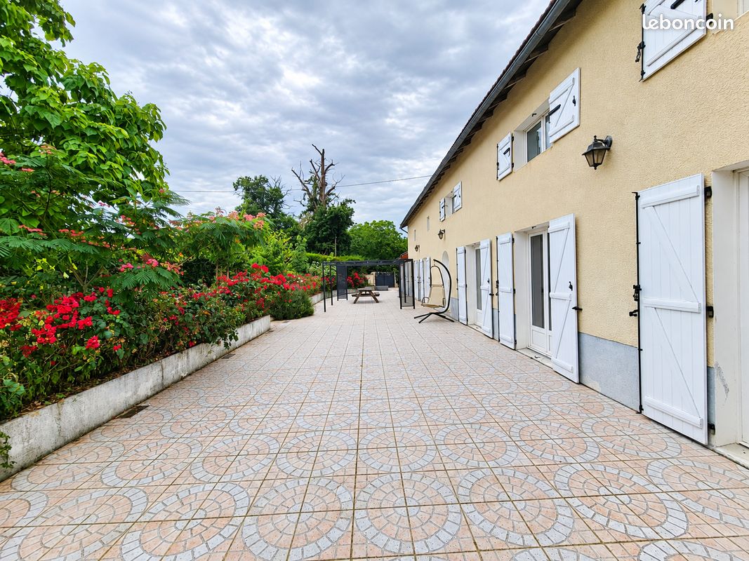 Maison 7 pièces 180 m² · à Valence-en-Poitou · 180 m² · 180 000 €