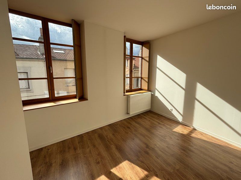 Parking 74 m² · à Saint-Étienne · 74 m² · 780 €/mois