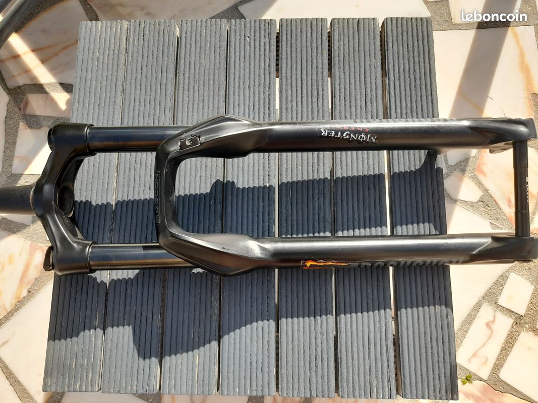Brochette Suntour 140 Mm à Dégagement Rapide - Ancien Stock (Titan Of Switzerland)