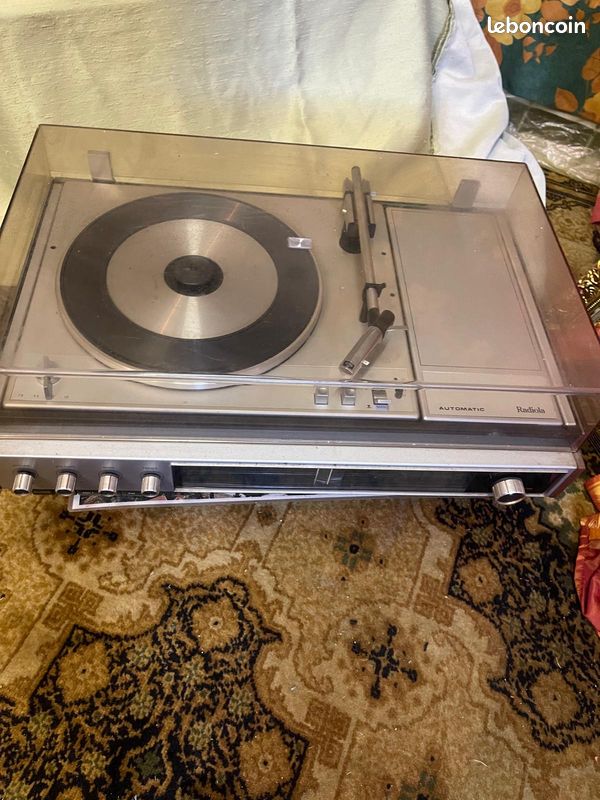 Combiné hifi vintage Tourne-disque / Radio Radiola Automatic (image 2)