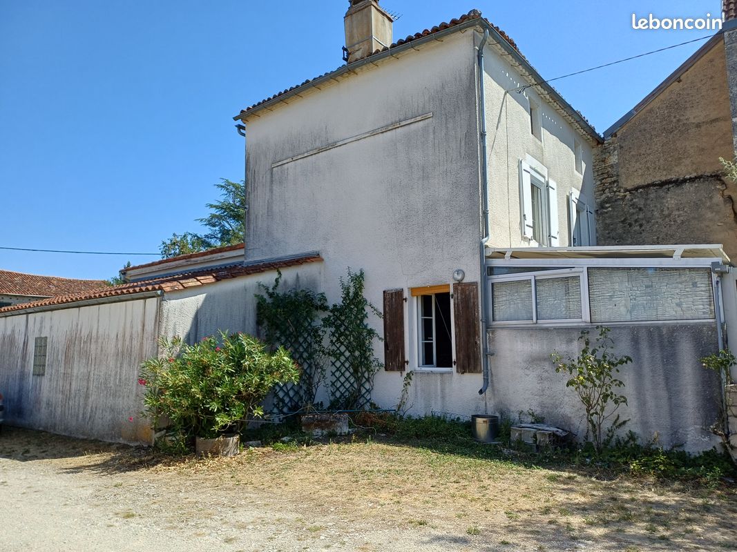Maison 6 pièces 150 m² · à Mansle-les-Fontaines · 150 m² · 95 000 €