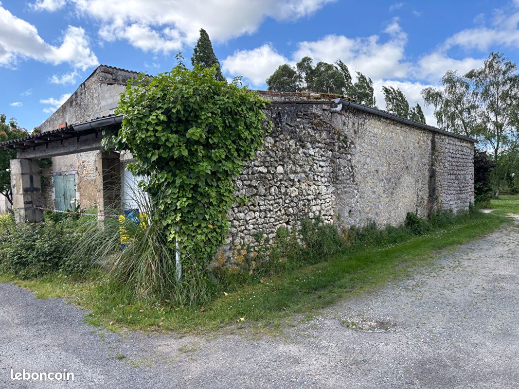 Local commercial 1 pièce 43 m² · à L'Éguille · 43 m² · 40 000 €