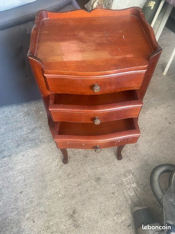 2 meubles en merisier ancien vendus ensembles ou séparément : 50 e pour la table de chevet sur hauts pieds avec 3 tiroirs… (image 3)