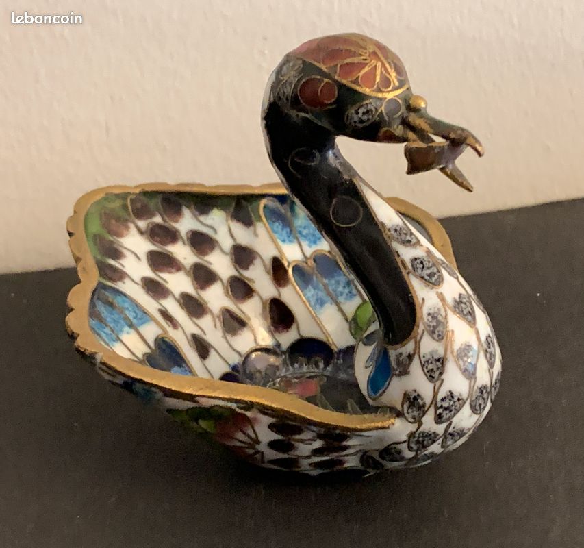 Baguier ou coupelle à bijoux boucles oreilles, émaux et laiton, décor cygne (image 12)