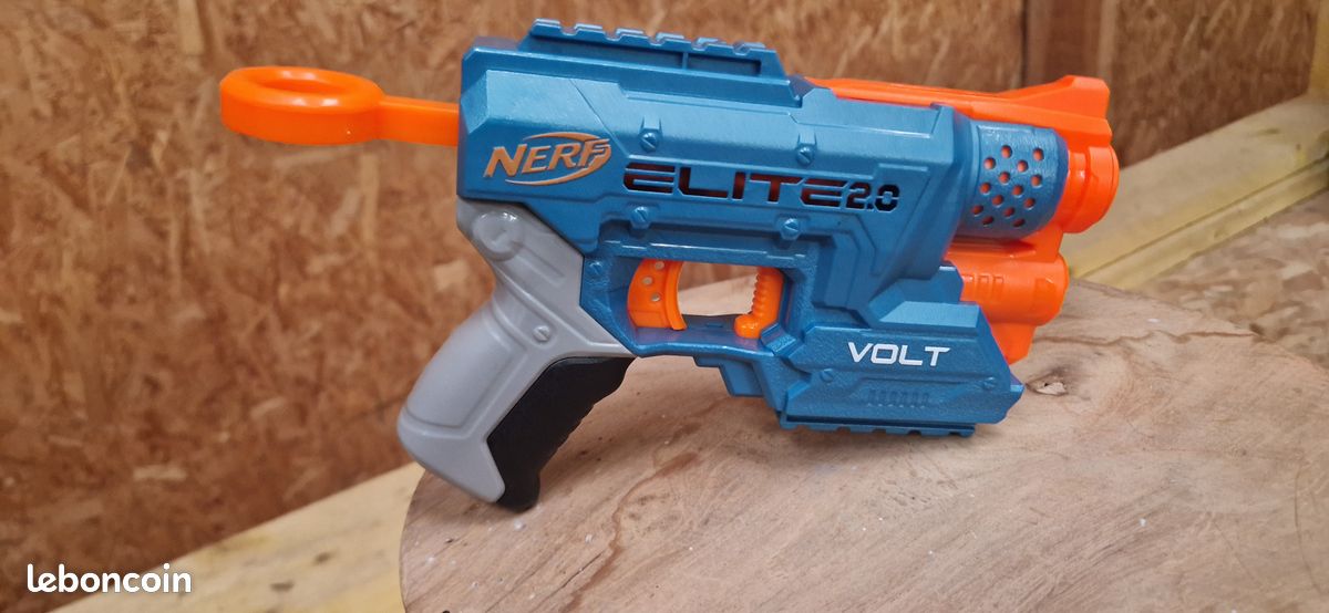 Pistolet NERF Elite 2.0 Volt avec viseur laser – très bon état + fléchette (image 1)
