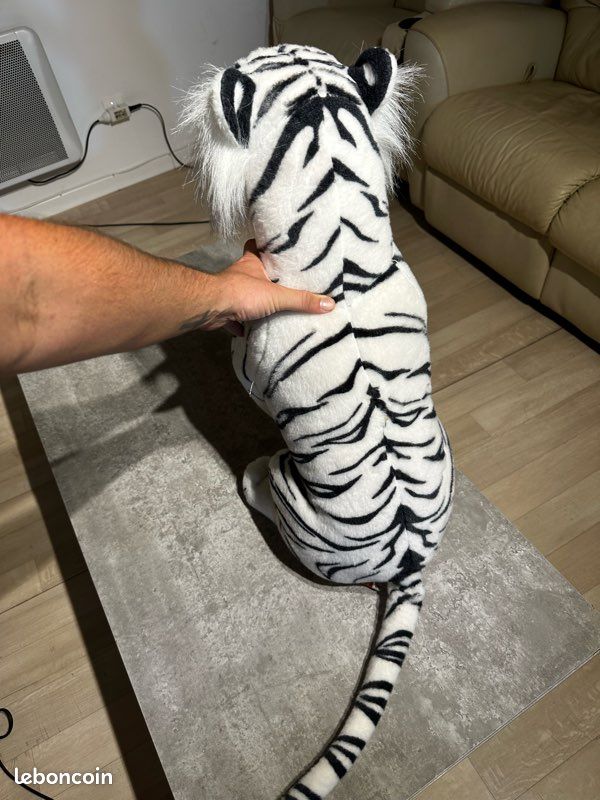 Peluche tigre blanc (image 2)