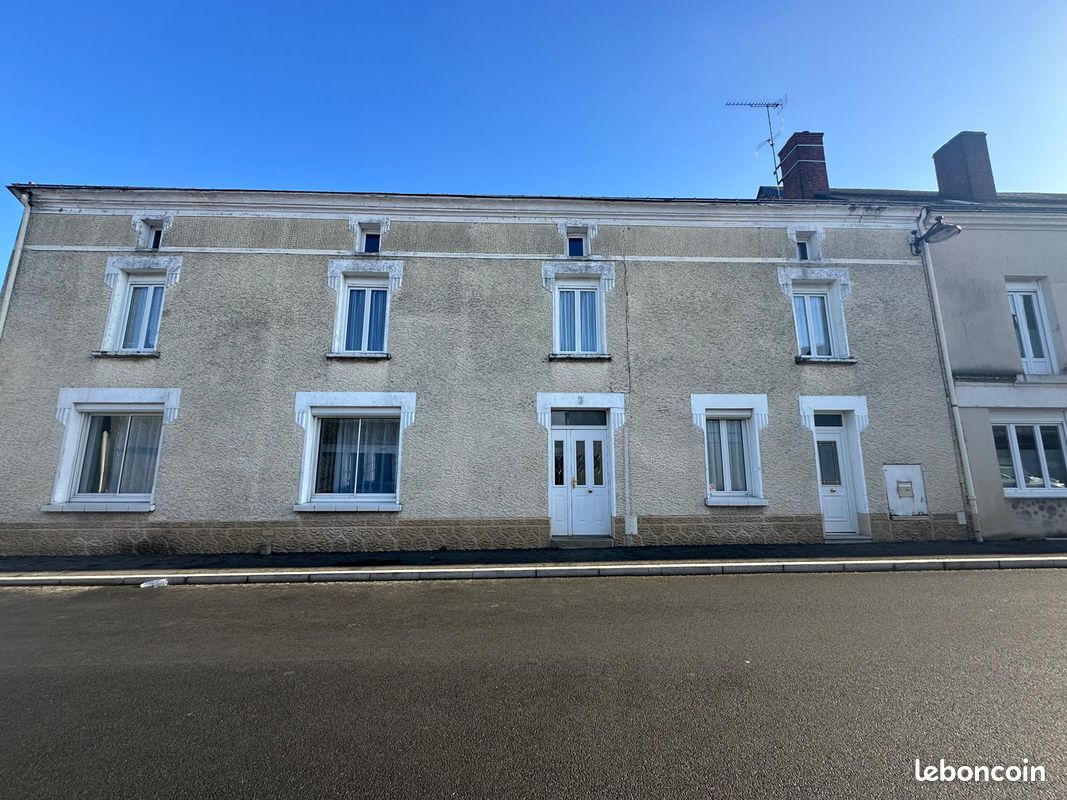 Maison 8 pièces 220 m² · à Lys-Haut-Layon · 220 m² · 1 390 €/mois