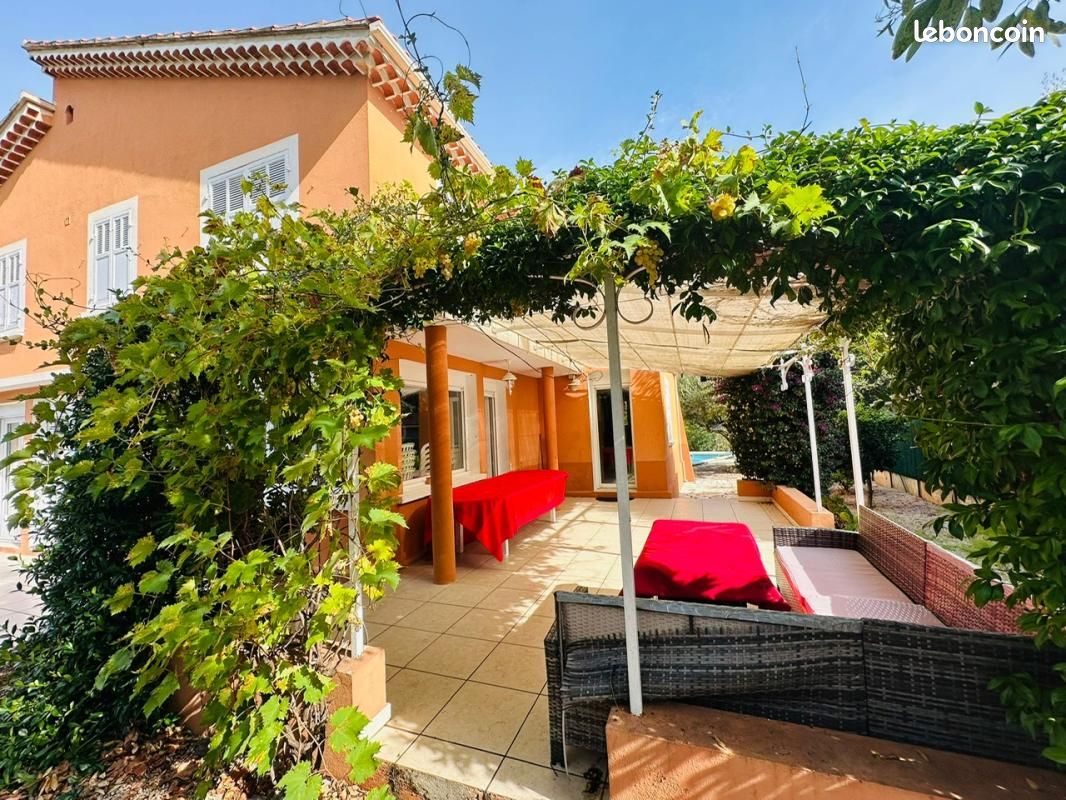 Maison 7 pièces 160 m² · à Six-Fours-les-Plages · 160 m² · 799 000 €