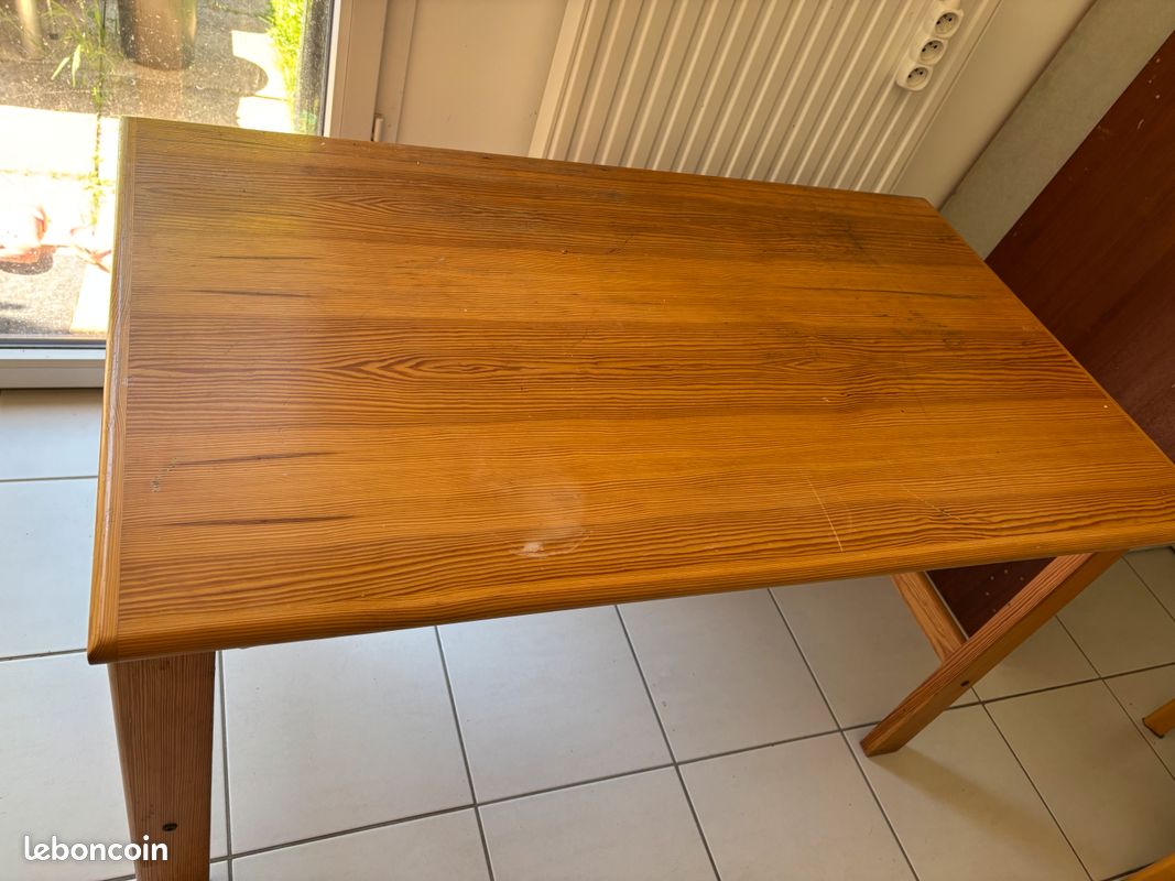 Table en bois (image 1)