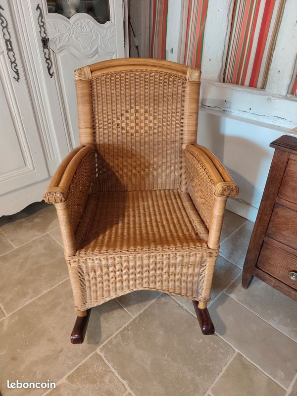 Rocking chair (image 1)