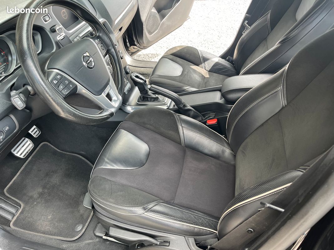 V40 r-design 2l 120 / boite auto / + options / 2019 (image 3)