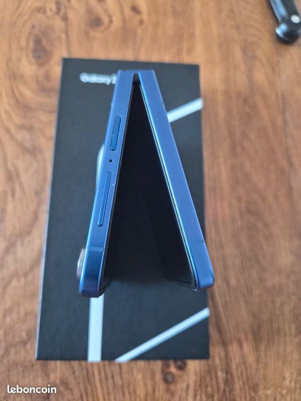 Samsung z flip 7 (image 3)