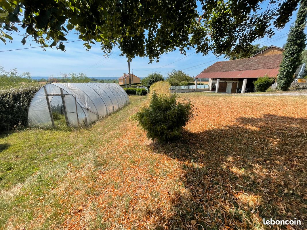 Maison 1 pièce 300 m² · à Beaurepaire · 300 m² · 165 000 €