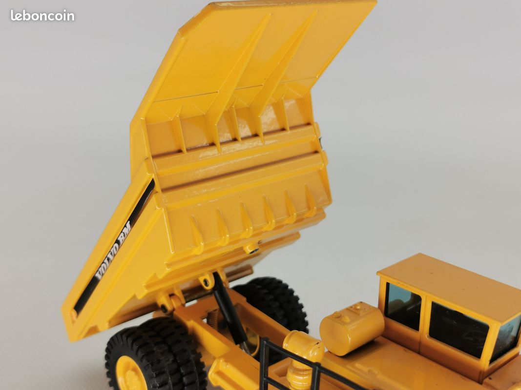JOAL - CAMION BENNE N° 211 à réparer