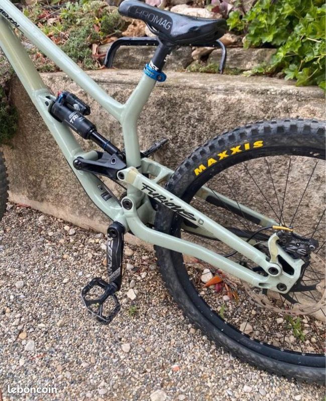 VTT DH commencal furious 2022 (image 4)