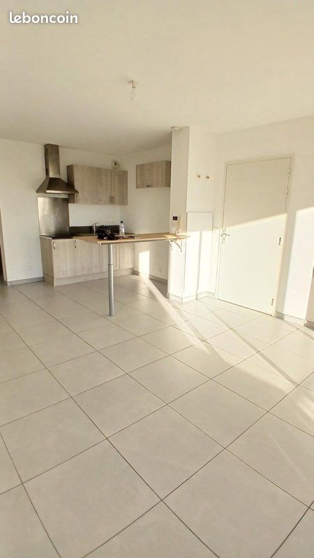 Appartement 1 pièce 30 m² · à Puget-sur-Argens · 30 m² · 650 €/mois