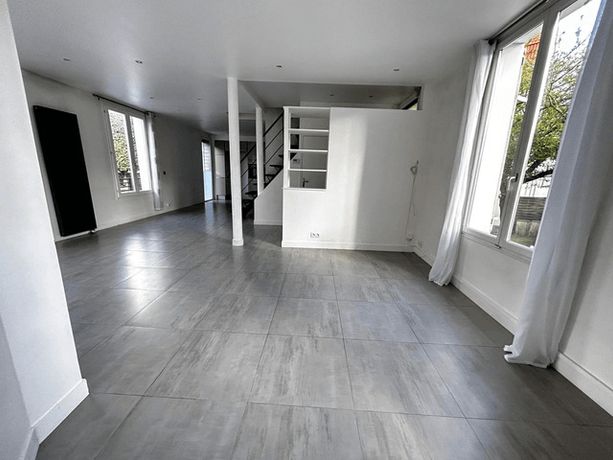 Maison a louer  - 5 pièce(s) - 158.8 m2 - Surfyn