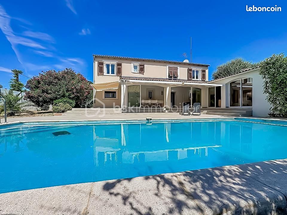 Maison 7 pièces 222 m² · à Castries · 222 m² · 599 000 €