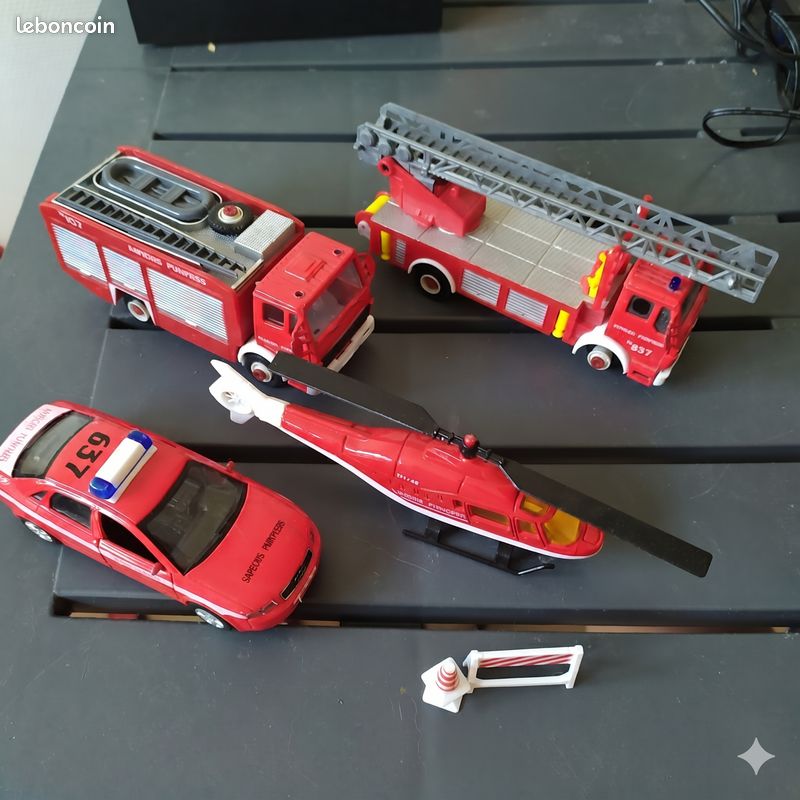 Lot de Véhicules Sapeurs-Pompiers - Welly & Mercedes (image 1)