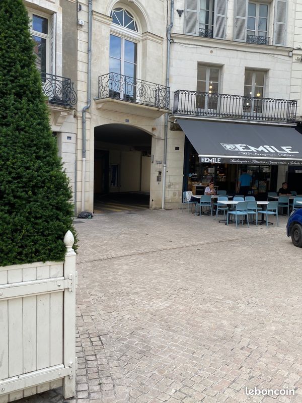 Parking/box Poitiers · 75 €/mois