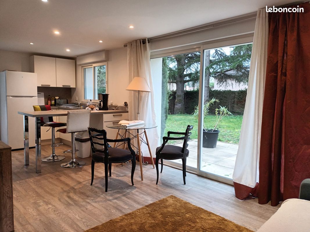 Appartement 2 pièces 50 m² · à Charbonnières-les-Bains · 50 m² · 1 050 €/mois