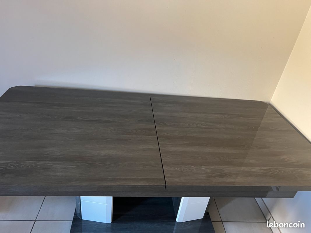 Table (image 3)