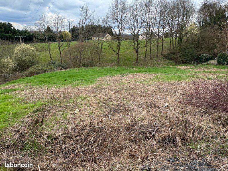 Terrain constructible viabilisé 980m2 · à Montval-sur-Loir · 15 000 €