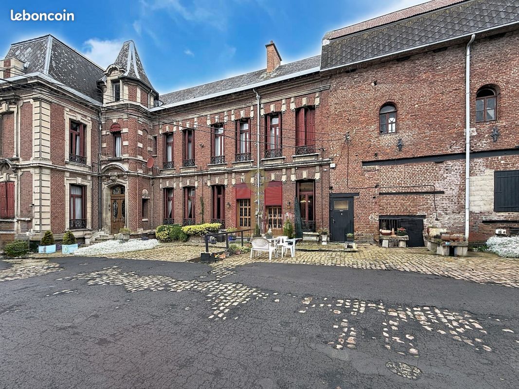 Immeuble 3000 m² · à Solesmes · 3 000 m² · 515 000 €