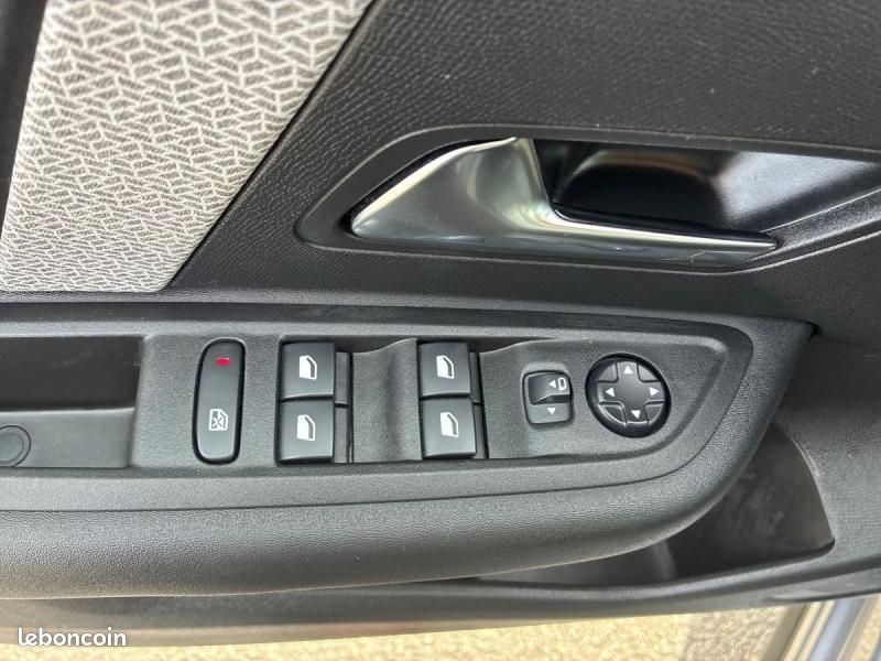 Citroen C4 1.2 Hybride 136ch S&S PLUS Automatique (image 13)