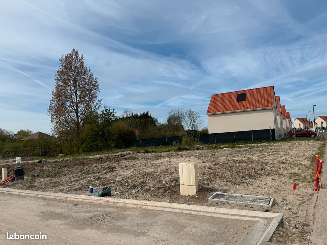 Terrain à vendre · à Nesles · 65 000 €